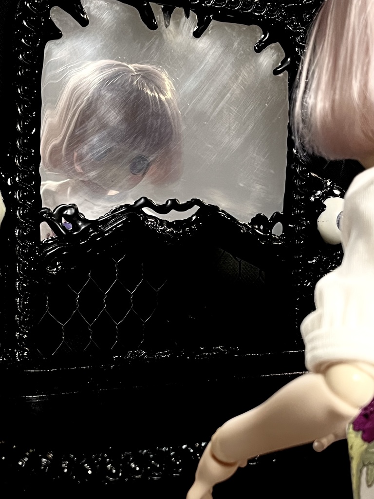 たぶん呪われたブラックミラードレッサー