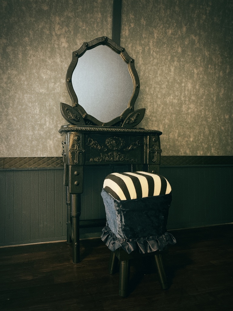 ヴィラン家具 ワイドブラックミラードレッサー