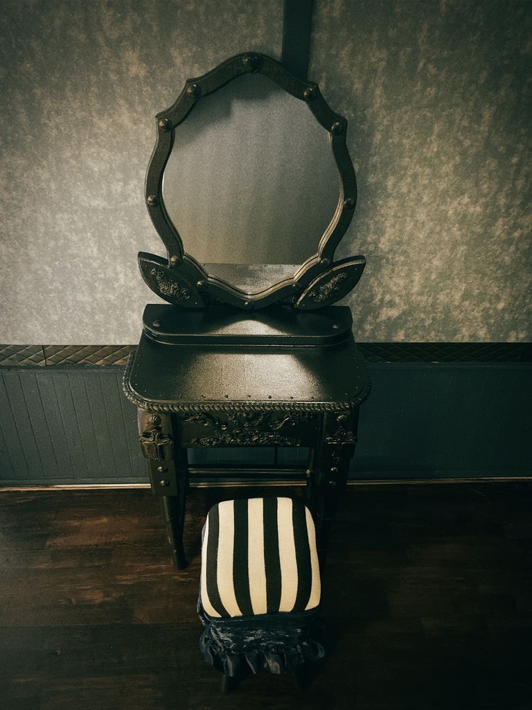 ヴィラン家具 ワイドブラックミラードレッサー