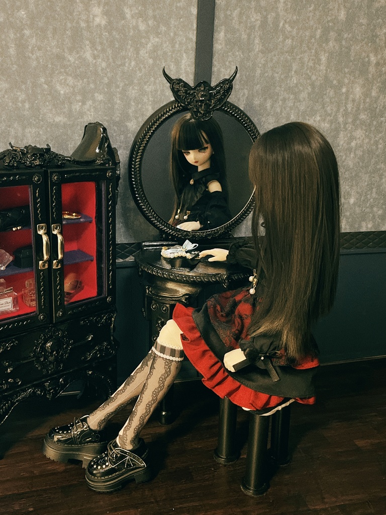 ヴィラン家具 ミニブラックミラードレッサー