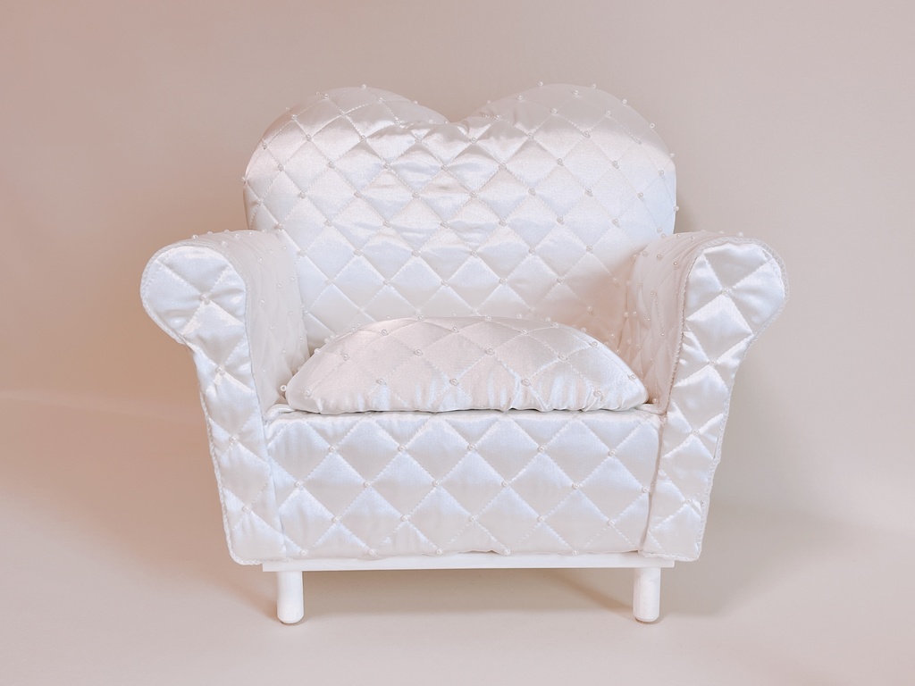 ドールサイズ サテンパールキルト ミドルソファ ホワイト