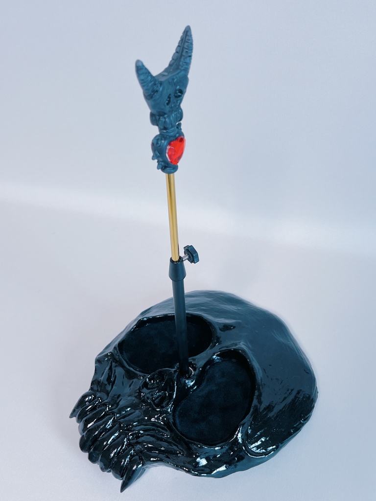 ドールスタンド「踏みつけし漆黒のドクロちゃん」タイプA