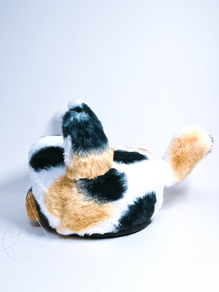 ドールサイズ 猫ちゃんソファ Aタイプ 短いしっぽの三毛猫