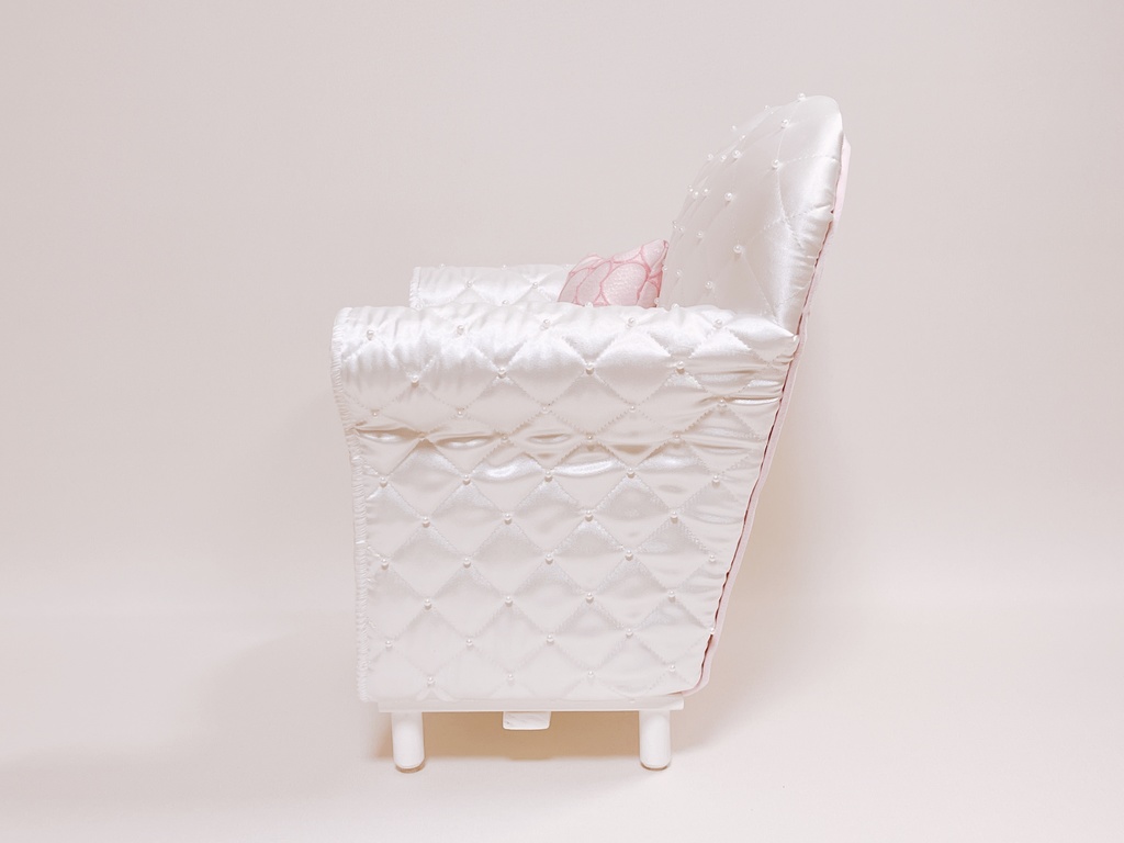 ドールサイズ サテンパールキルト シングルソファ ホワイト