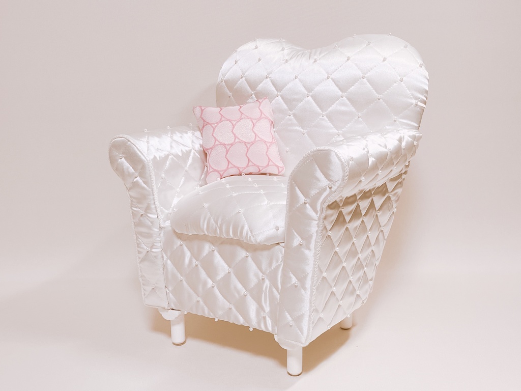 ドールサイズ　サテンパールキルトシングルソファ　ホワイト　バージョン2