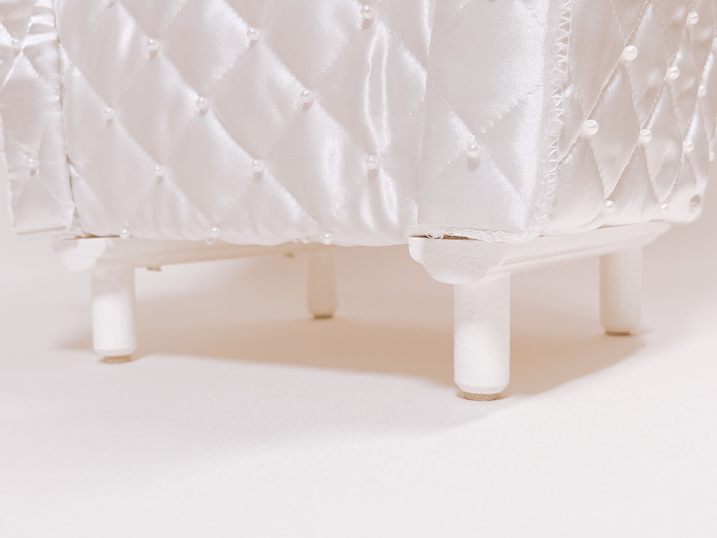 ドールサイズ サテンパールキルトシングルソファ ホワイト バージョン2