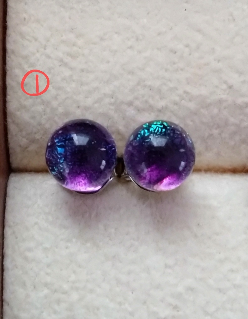 ピアス　深海の紫①　金具:シルバー色