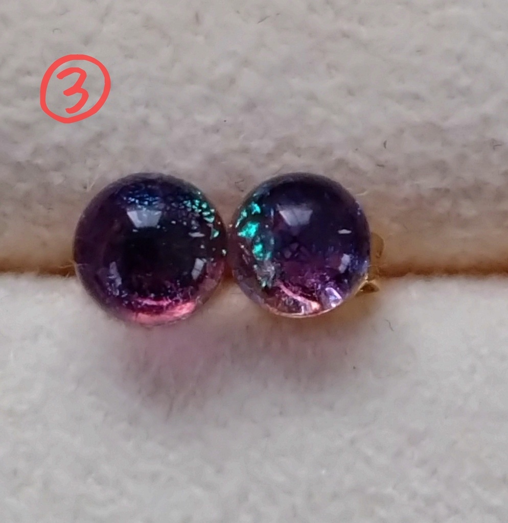 ピアス　深海の紫③　金具:ゴールド