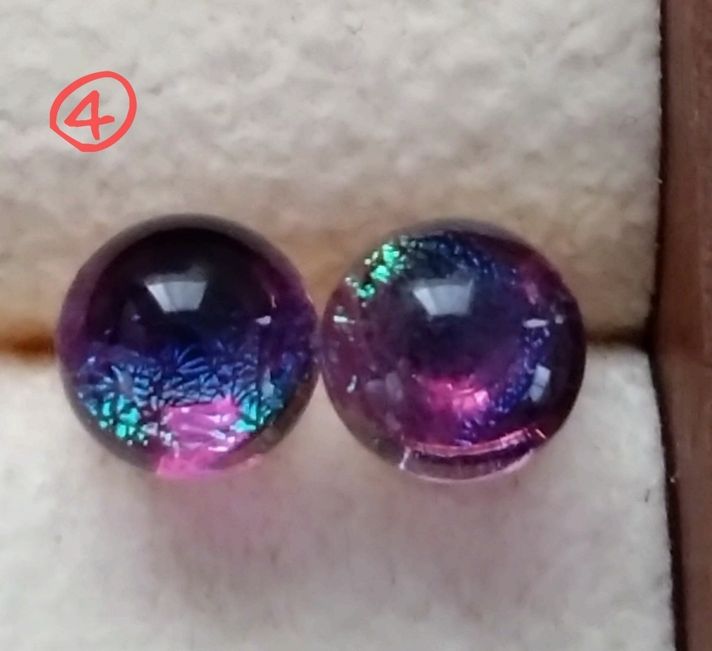 ピアス　深海の紫④　金具:ゴールド