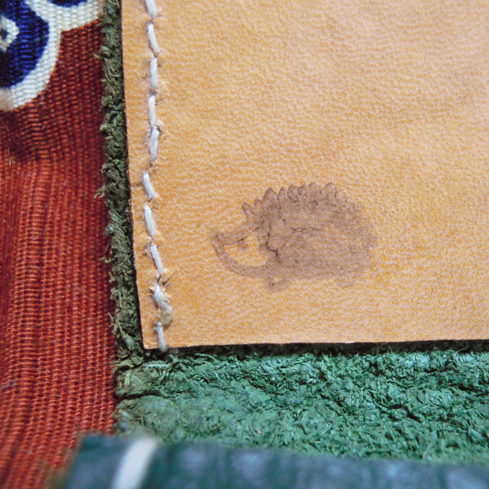 コンチョ付き 小銭入れ(革製)