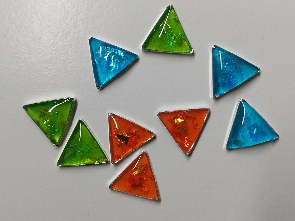 結晶体スタッドピアス