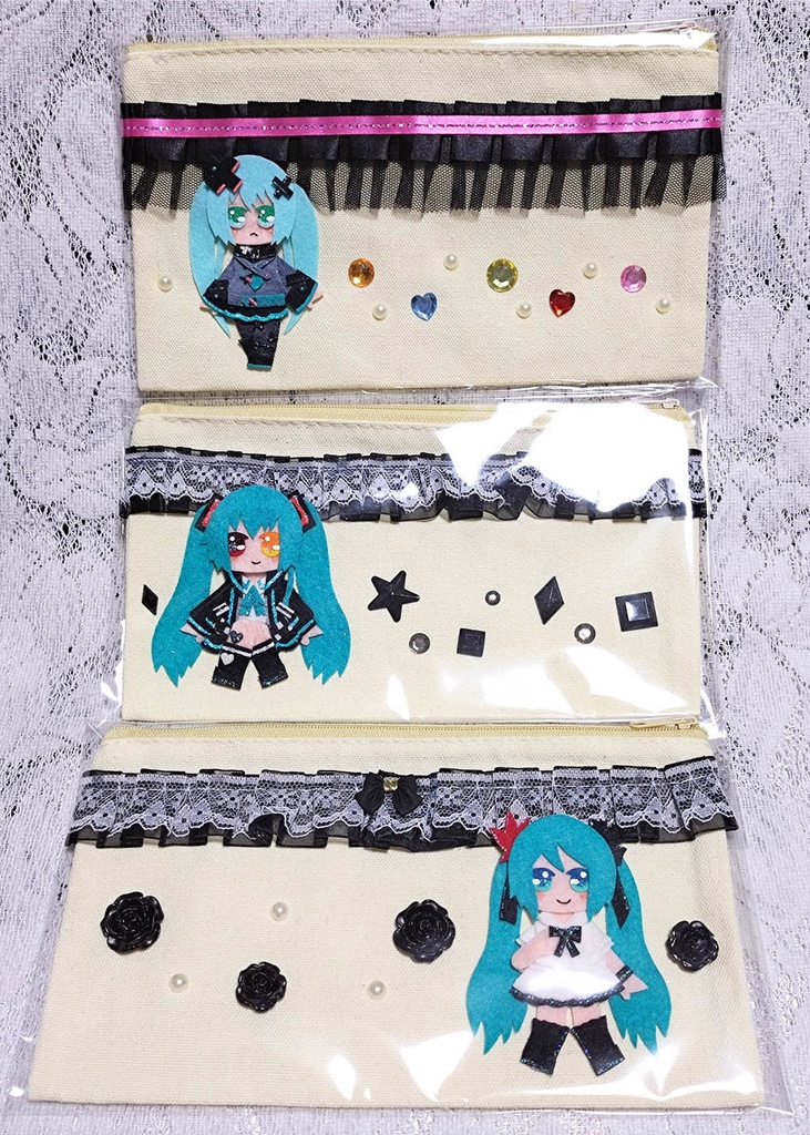 ミクさん、KAITO、テトさんのポーチ