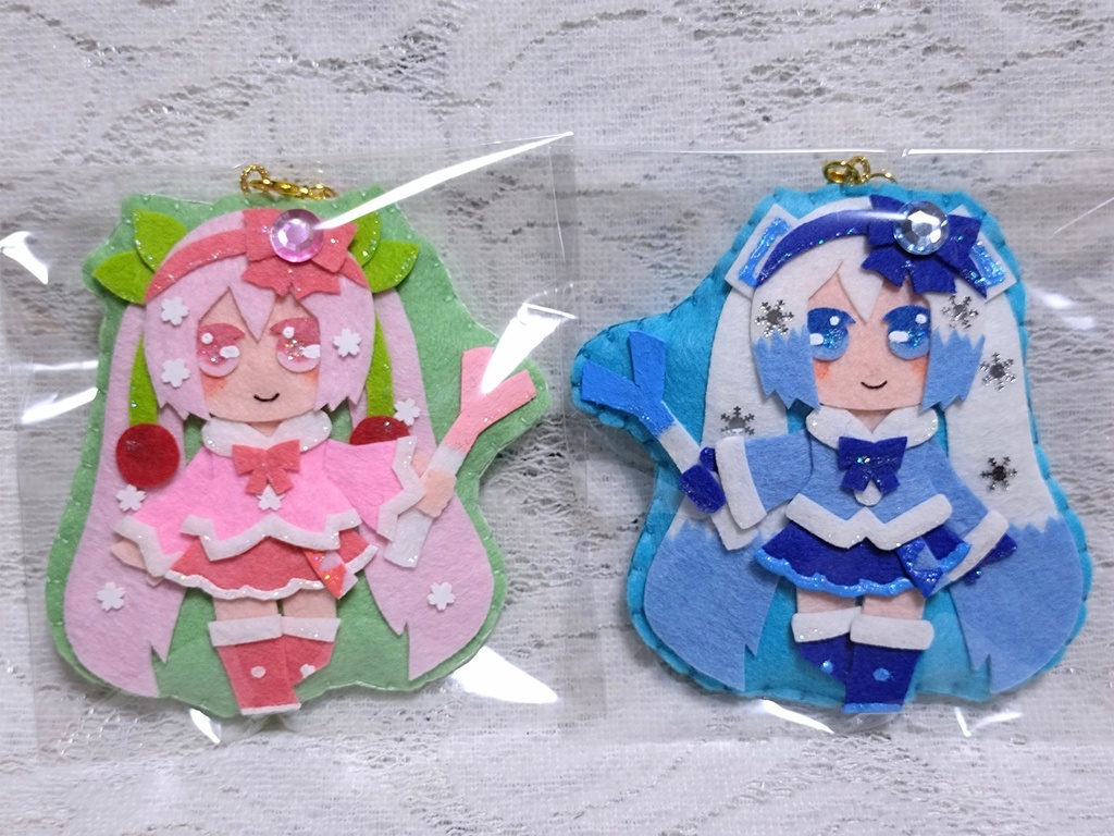 ミクさんとリンちゃんのストラップセット