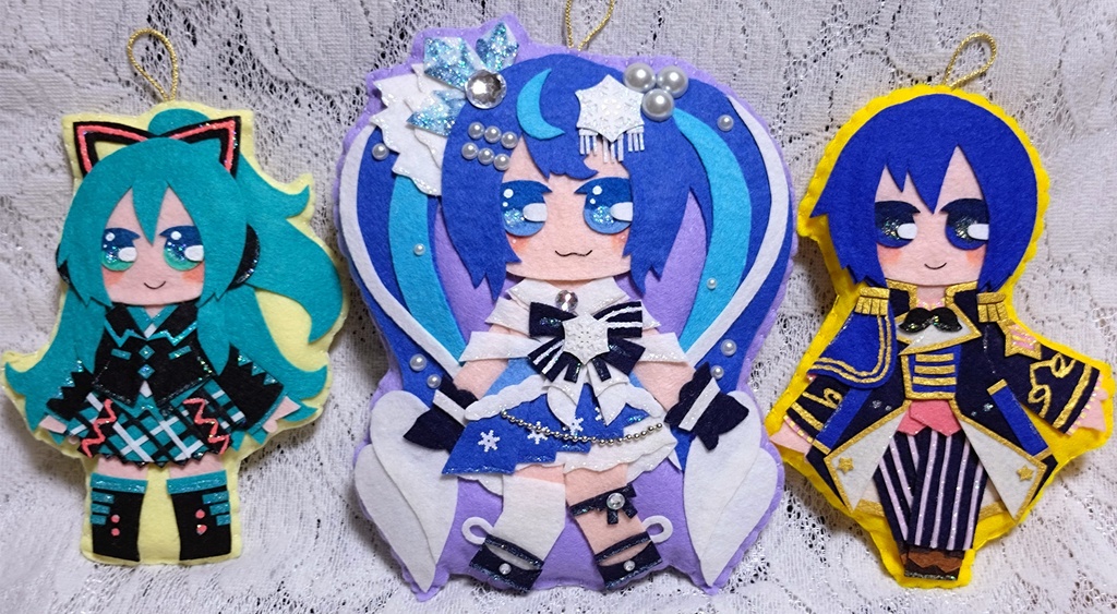 ミクさんとKAITOの大きめサイズのストラップ