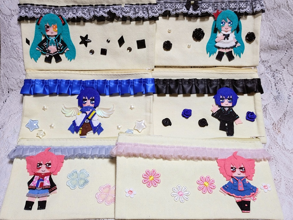 ミクさん、KAITO兄さん、テトさんのポーチ