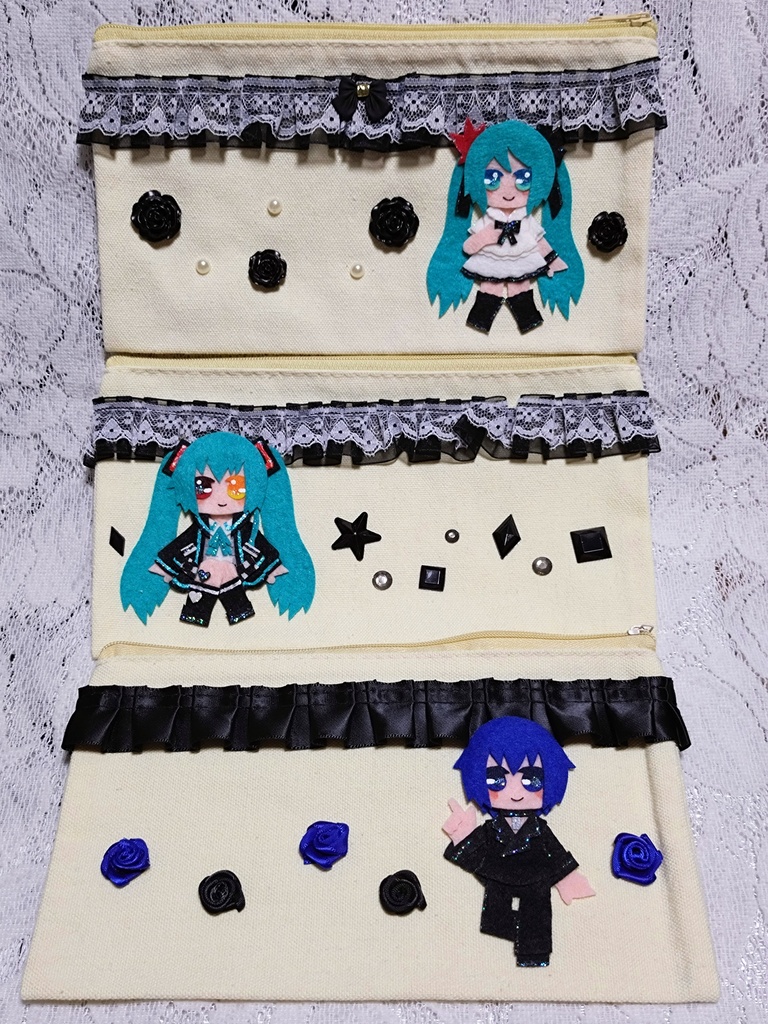 ミクさん、KAITO兄さん、テトさんのポーチ