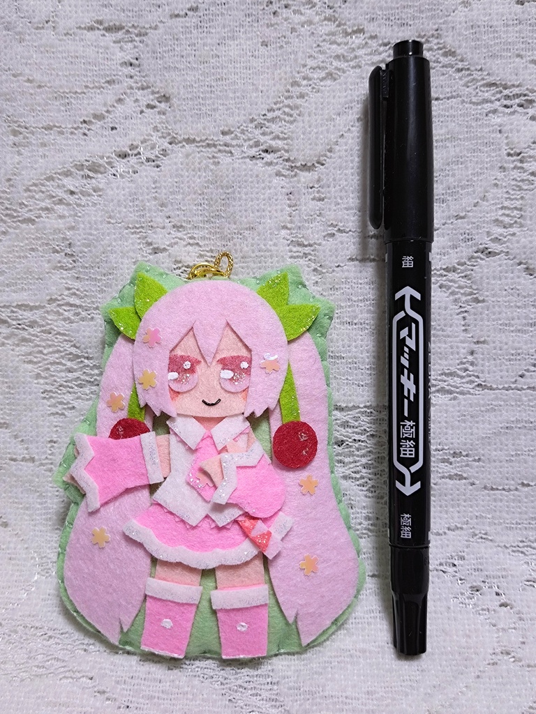 フェルトのストラップ(桜クリプトンズ+テトさん)