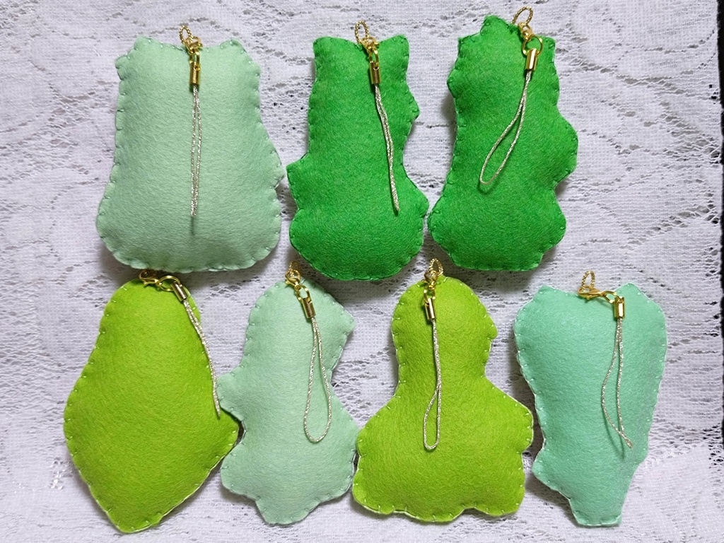 フェルトのストラップ(桜クリプトンズ+テトさん)