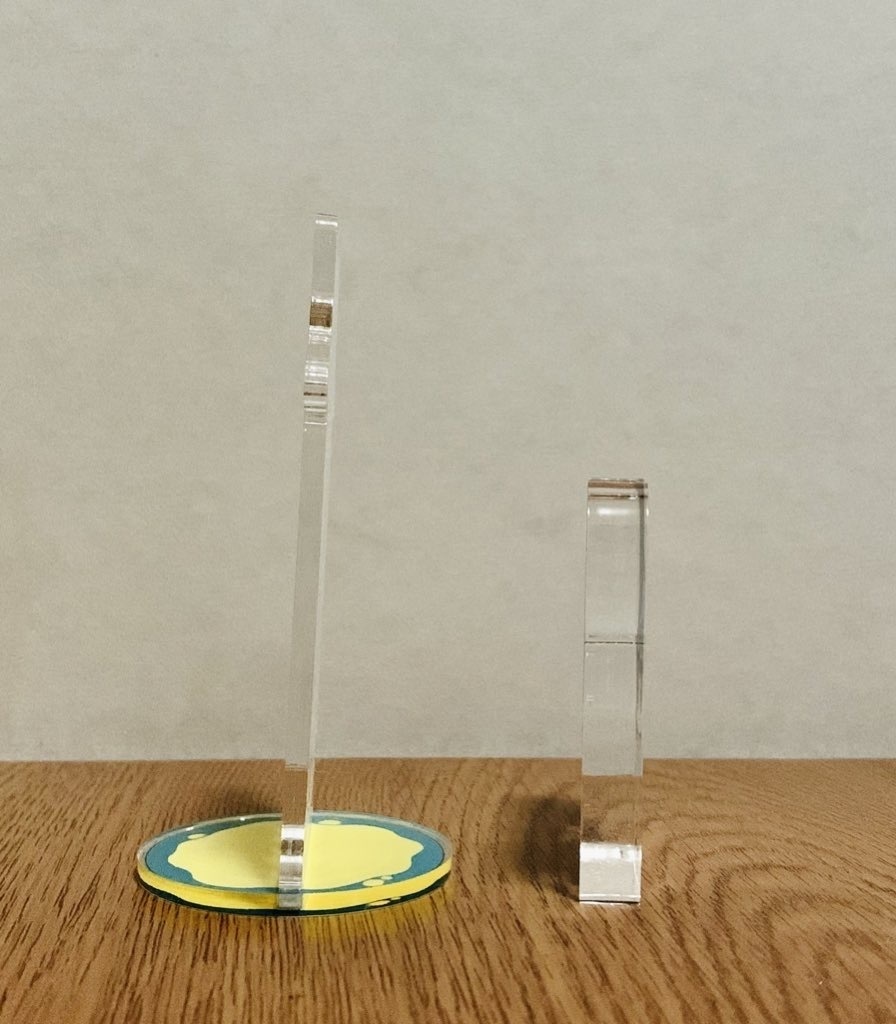 おすわりアクリルスタンド