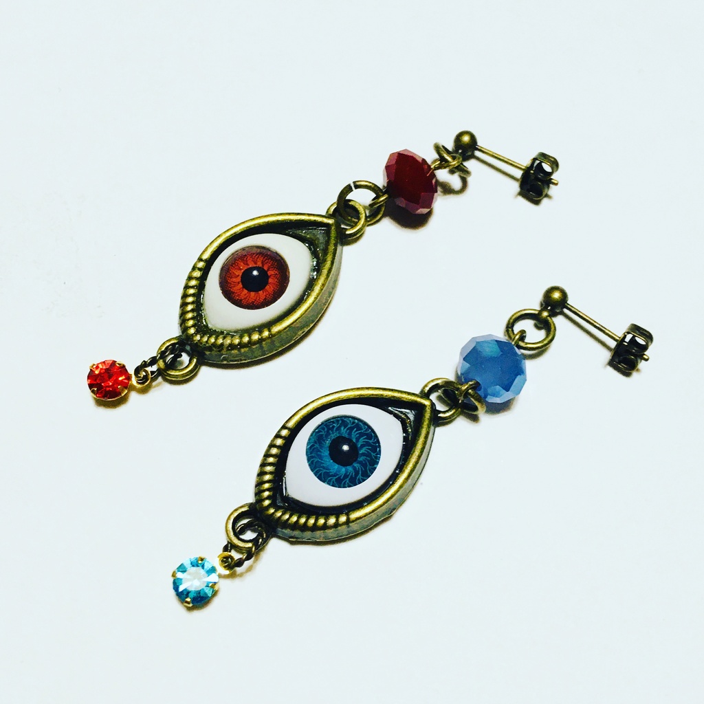 【BLOODY EYES】血塗れの目のピアス・【FROZEN EYES】凍った目のピアス(いずれもイヤリングに変更可能)