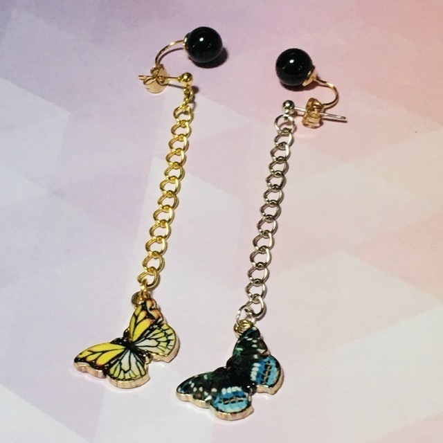 【MOBILES Butterflies】吊るされた蝶のピアス(イヤリングにも変更可能)