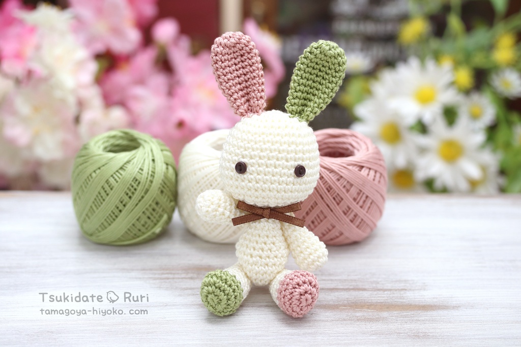 あみぐるみうさこ（花よりだんご）