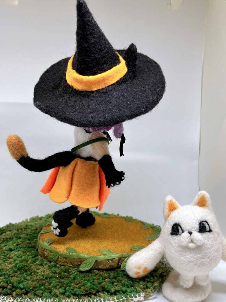◆ ネコ魔女の女の子と白猫もどき ハロウィン 羊毛フェルトフィギュア