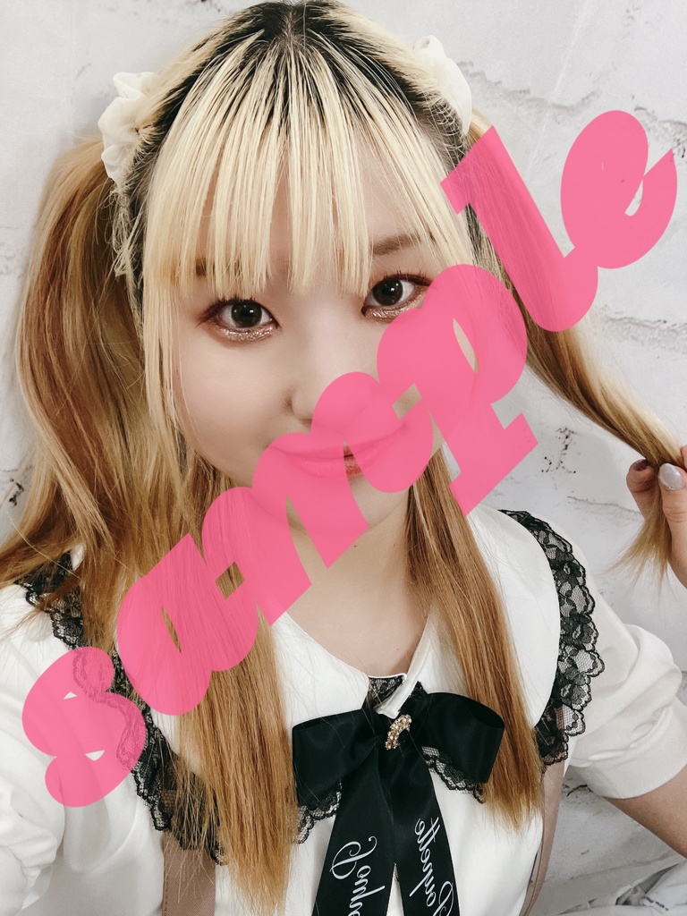 藤咲千奈 ハーフツイン 白ブラウス デコ写真
