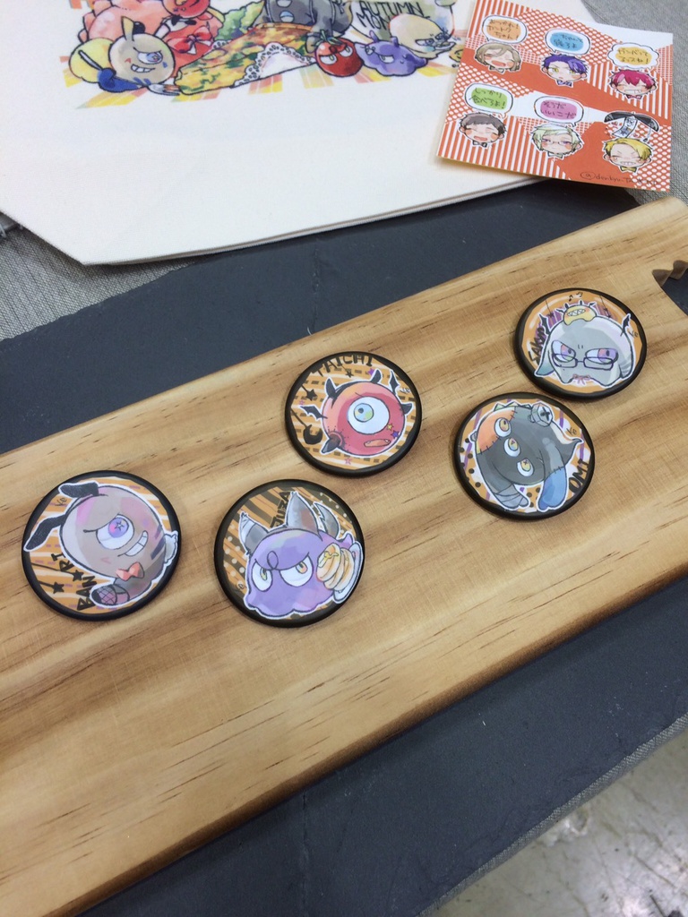 アキモンハロウィン缶バッチ