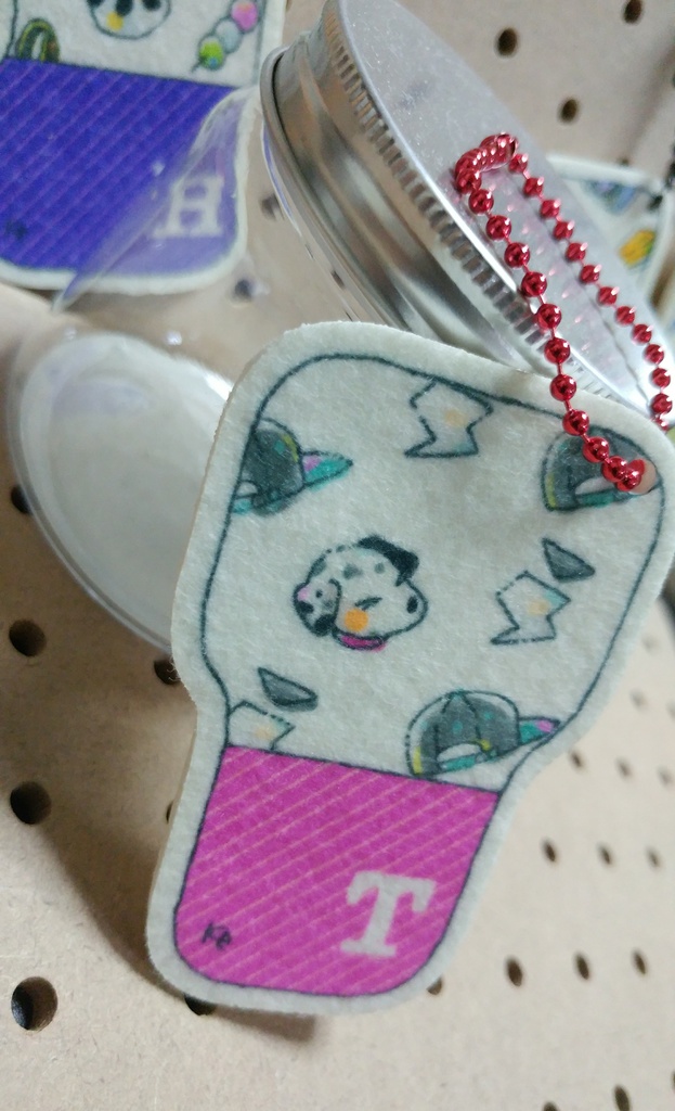 秋組イニシャルフェルトキーホルダー