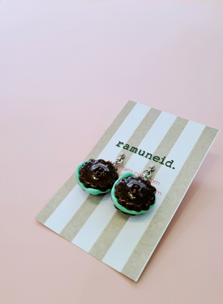 ビスケットサンドピアス