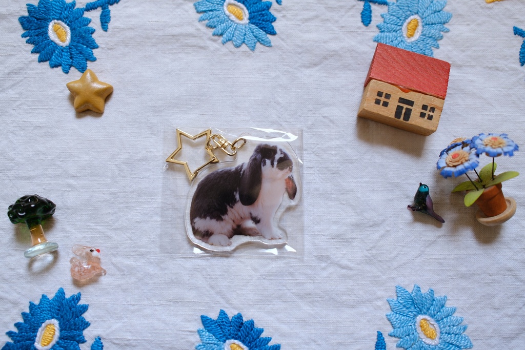 おすわりばおばぶちゃんのアクリルキーホルダー
