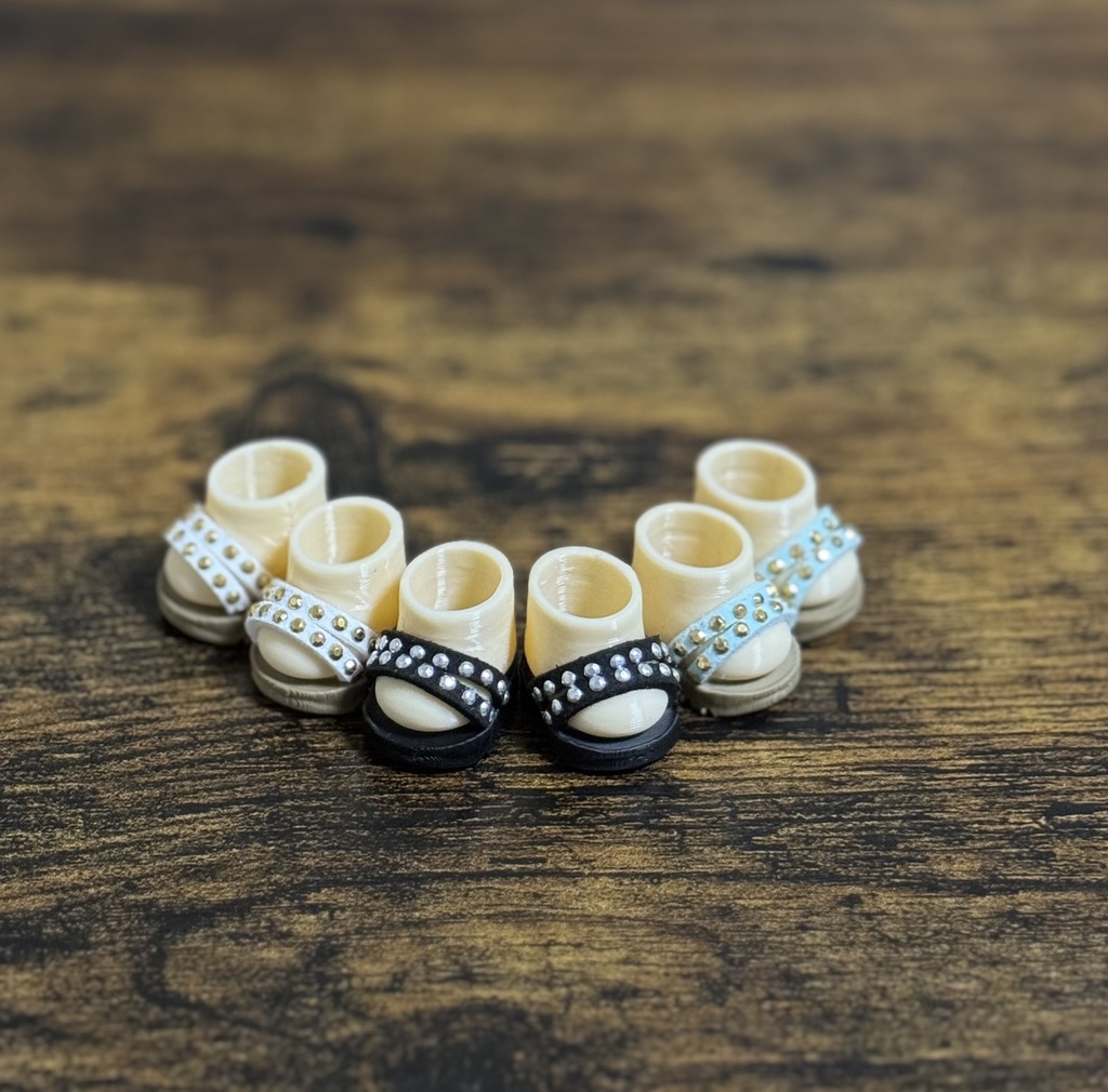 スタッズ入り厚底スポーツサンダル