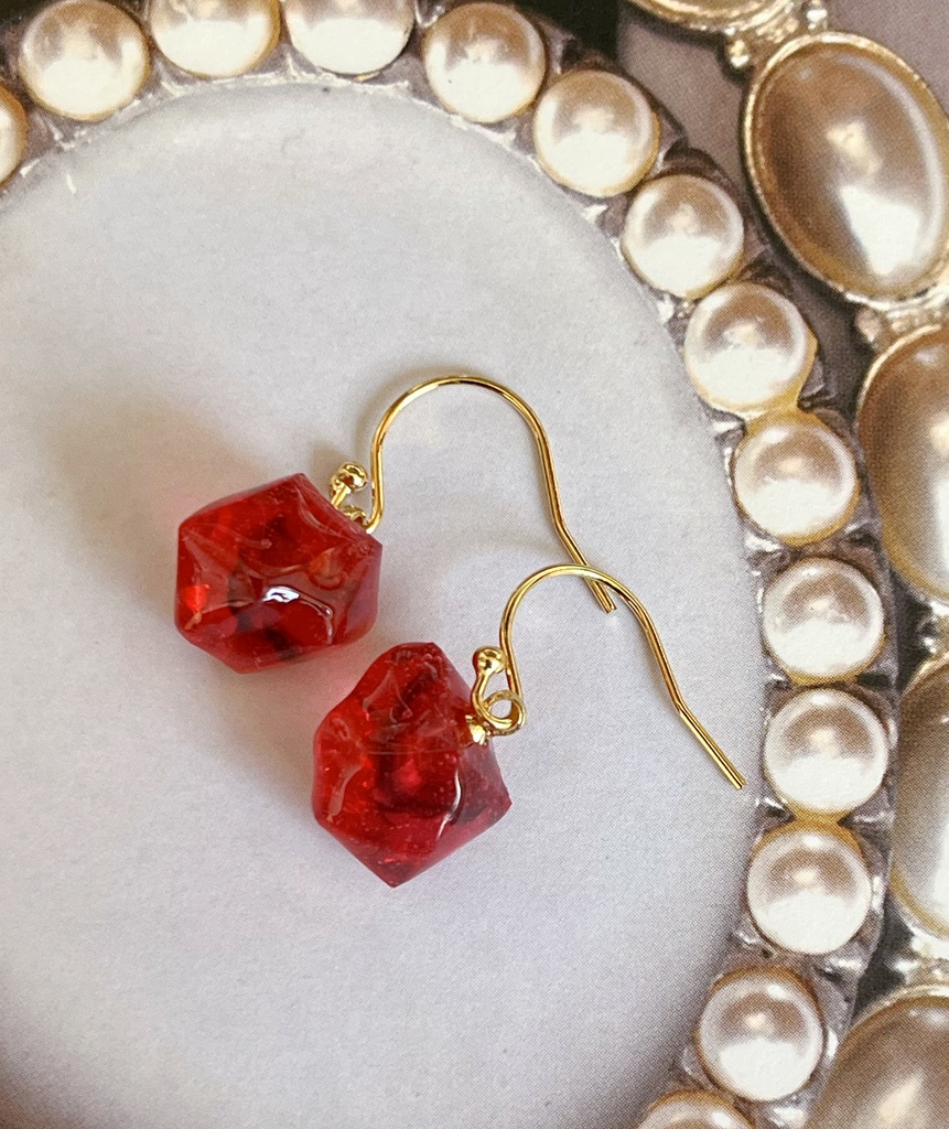 ツイステ　ハーツラビュル魔法石ピアス