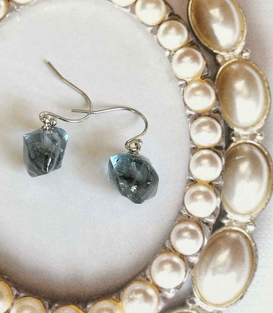 ツイステ オクタヴィネル魔法石ピアス