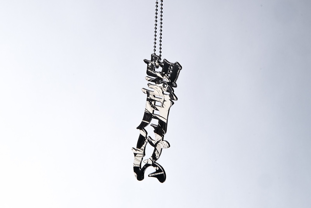 俗世：望月けいメタルチャーム