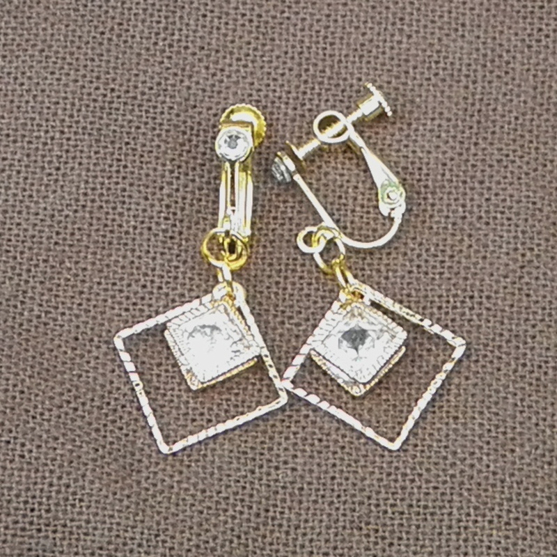 四角モチーフ　イヤリング　ピアス