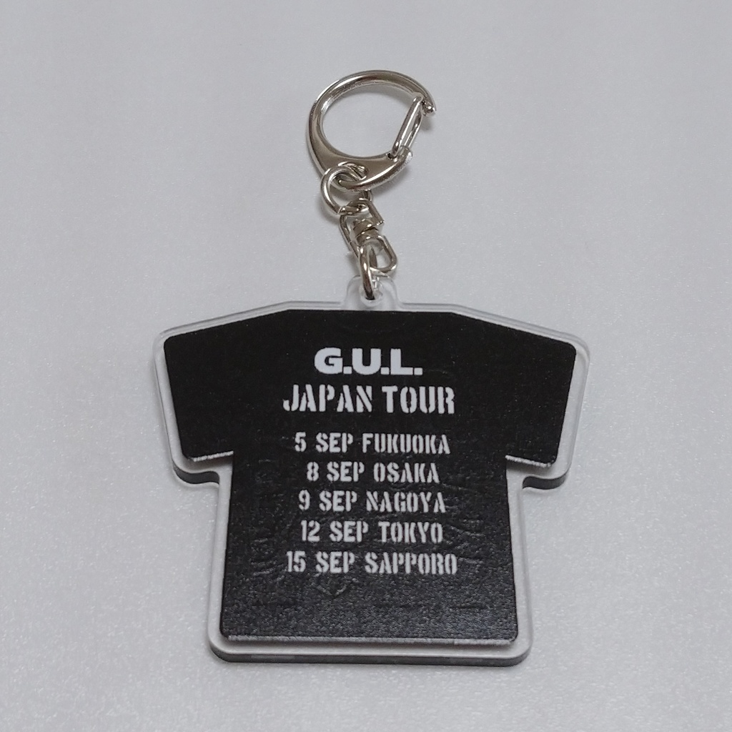 G.U.L.のツアーTシャツ型アクリルキーホルダー(黒) - とわなみ G.U.L.のツアーTシャツ型アクリルキーホルダー(黒) - とわなみ