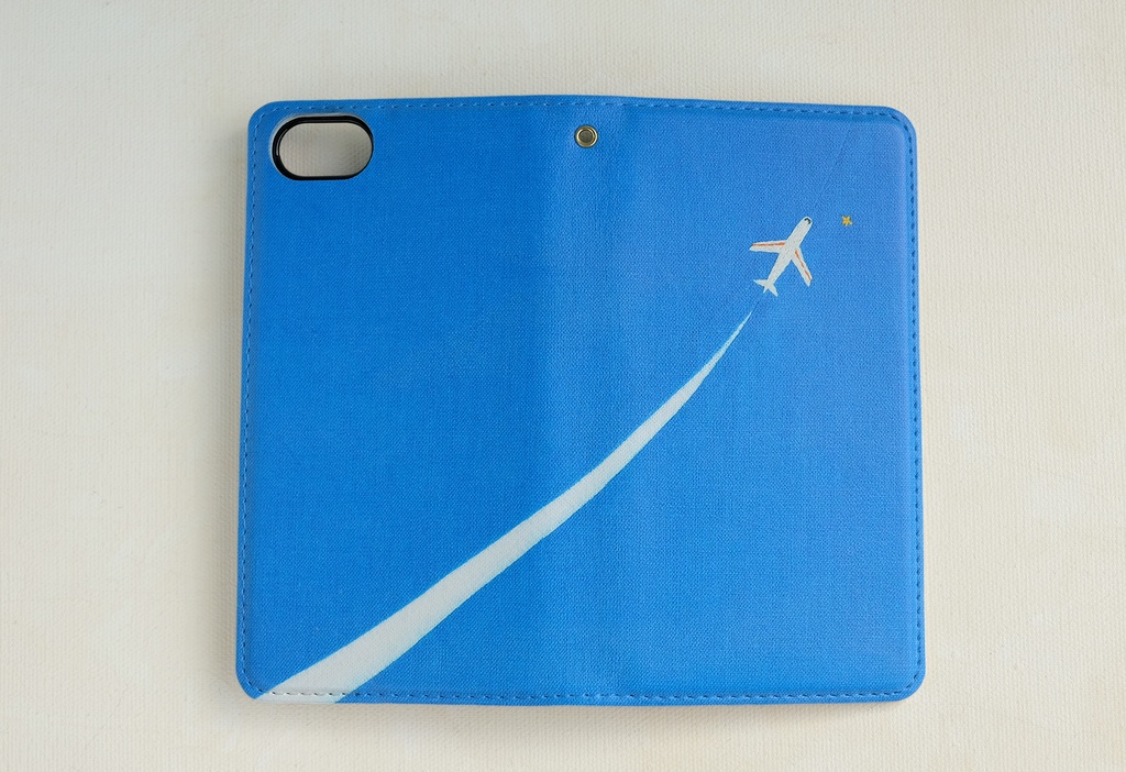 ひこうきぐも 手帳型スマホケース ベルトなし 【 飛行機 空 青 シンプル ストラップホール iPhone 】