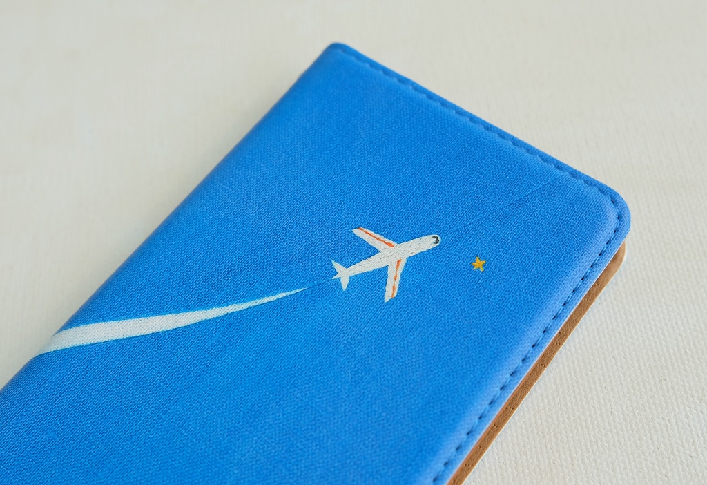 ひこうきぐも 手帳型スマホケース ベルトなし 【 飛行機 空 青 シンプル ストラップホール iPhone 】