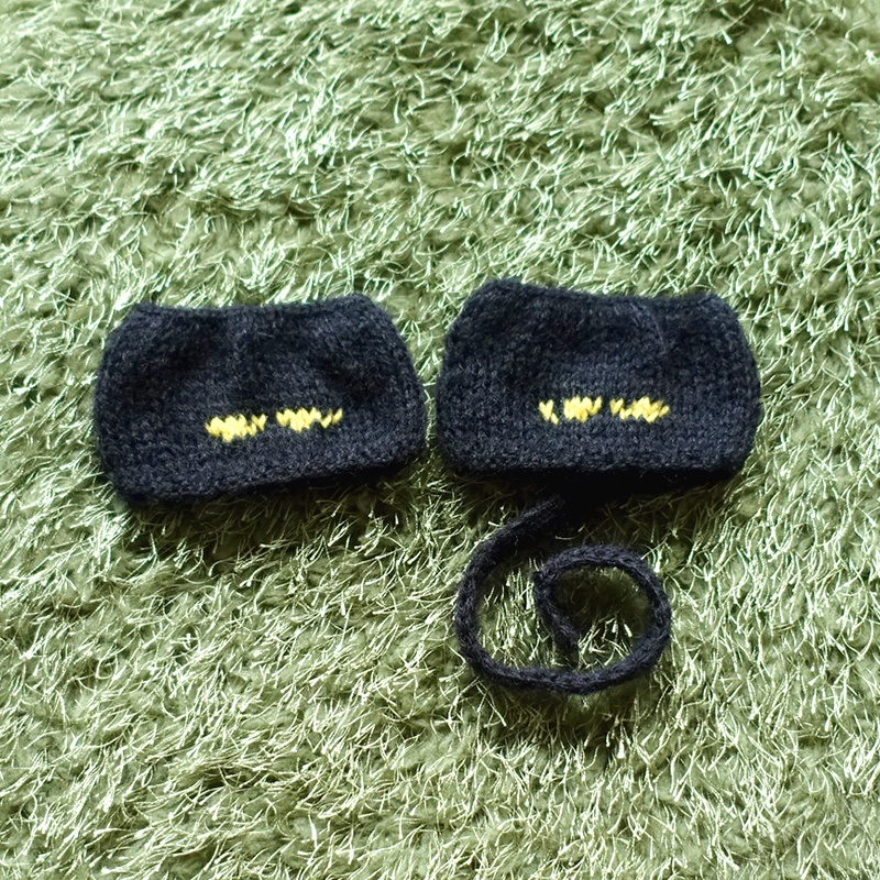 ジーっと見つめるねこちゃん帽子(こねそ)