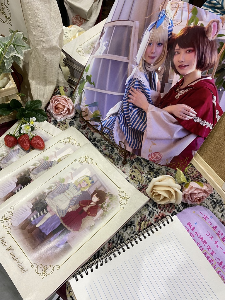 Into Wonderland (写真集)