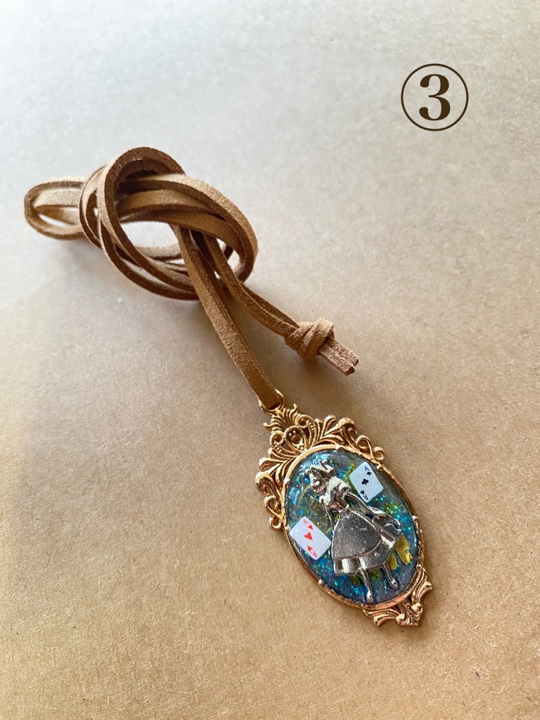 不思議の国のアリス レジンネックレス