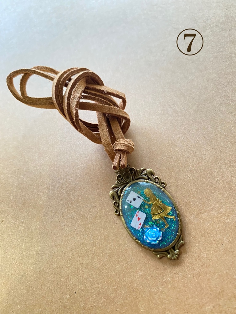 不思議の国のアリス レジンネックレス