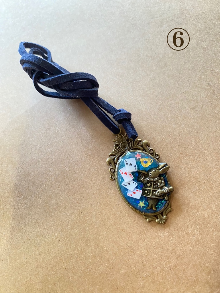 不思議の国のアリス レジンネックレス