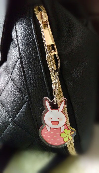 苺とうさぎ(ウタロー)