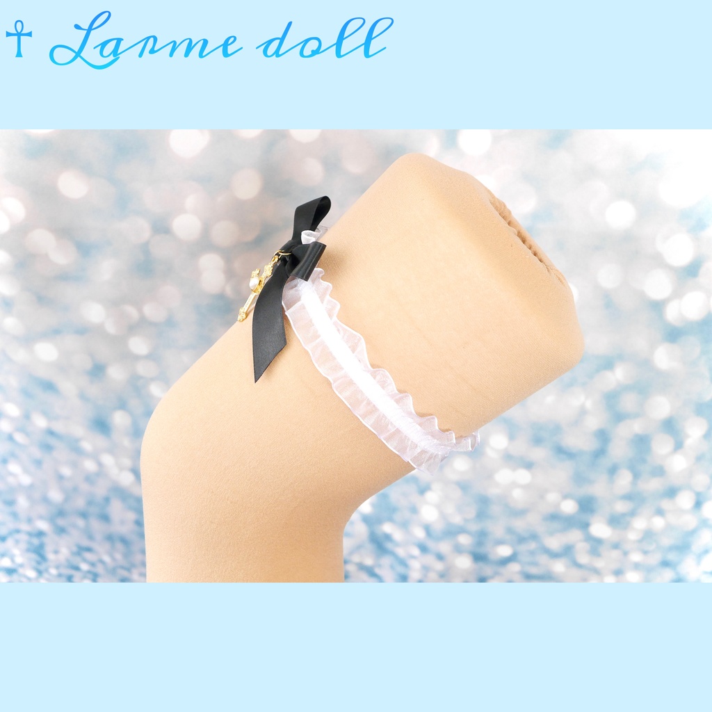 【完成品】《☥》オーガンジーレースガーターリング(レース白)(リボンノーマルVer.)(リボン▷ブラック 幅18mm)(チャーム▷金クロス②)