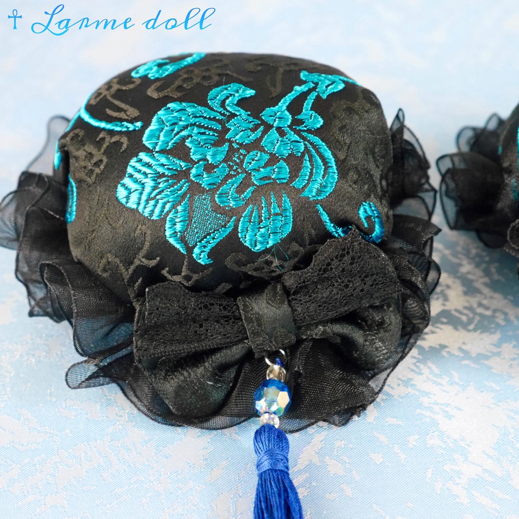 【完成品】【一点物】《☥》綿入りタッセル付きお団子カバー (カラー▷黒×青)