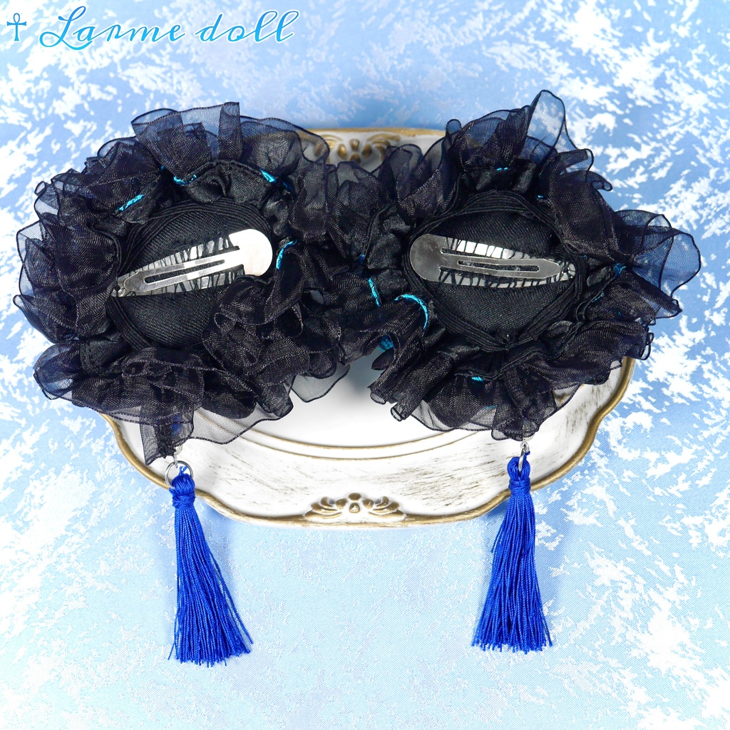 【完成品】【一点物】《☥》タッセル付きお団子カバー 取り外し可能綿クッション+パッチンどめタイプ (カラー▷黒×青)