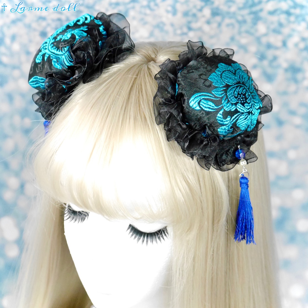 【完成品】【一点物】《☥》タッセル付きお団子カバー 取り外し可能綿クッション+パッチンどめタイプ (カラー▷黒×青)